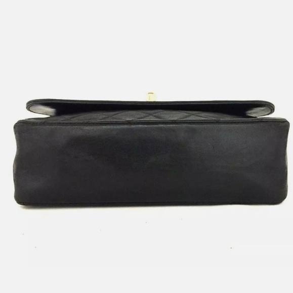 ๐ป๐ปHP๐ป๐ปVintage CHANEL Black Lambskin Crossbody - Picture 6 of 9